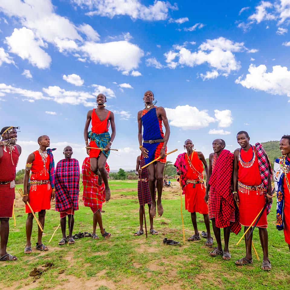 2J696HF - Maasai locals dancing, Maasai Mara, Kenya, East Africa, Africa