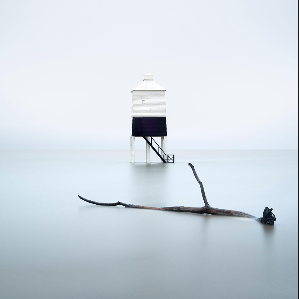 2JC32DC - The wooden Low Lighthouse at Burnham-on-Sea overlooking the Bristol Channel, Somerset, England.